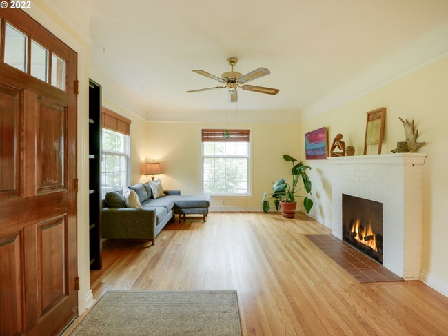 Photo - Charming 3 bed + office, 1.5 bath rental home in University Park Portland!
