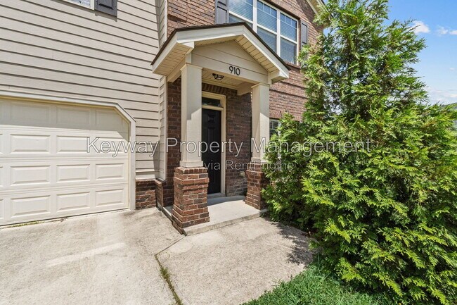 Photo - 910 Clover Ct