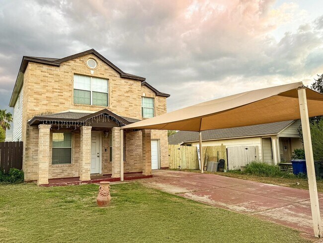 Photo - 215 Lipan Dr
