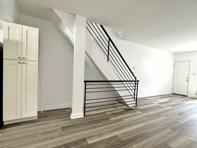 Photo - 2043 McClellan St