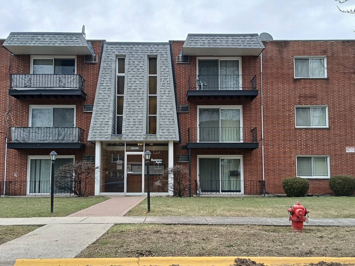Raintree Apartments For Rent in Alsip, IL