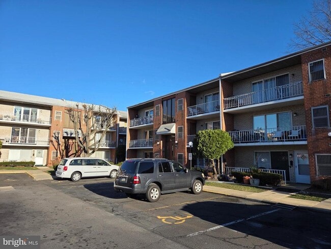 Building Photo - 809 Red Lion Rd Unit B34