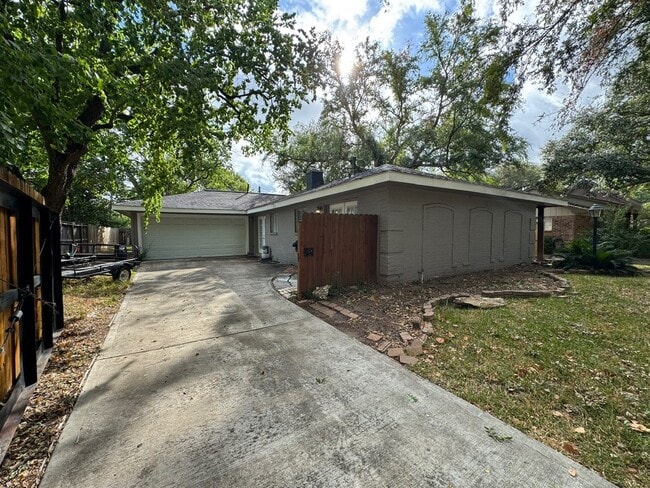 Photo - 1907 Ashford Hollow Ln