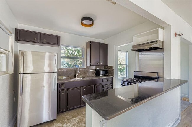 Photo - 1013 E 3rd St