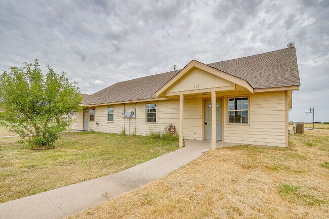 Photo - Updated Duplex in Weatherford with large y... Apartamento