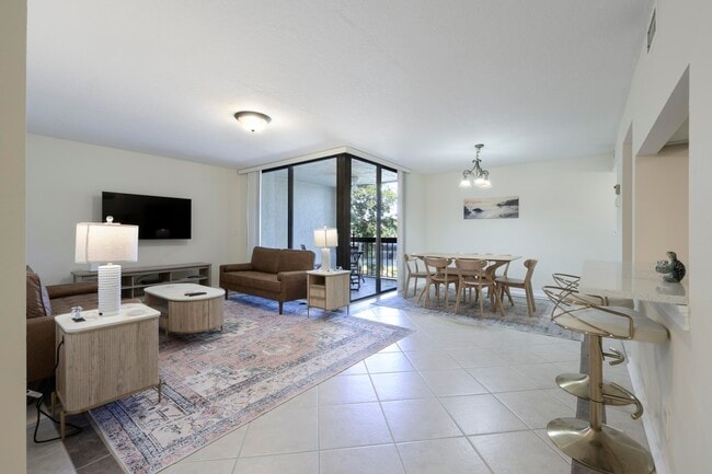 Building Photo - 825 Egret Cir Unit 209