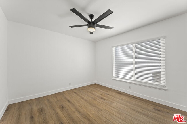 943 2nd St Unit 4