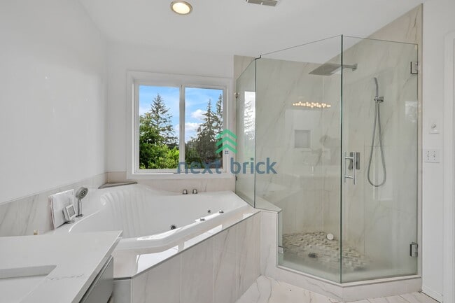 Photo - Beautiful home with 4 beds, 3.5 baths for ...