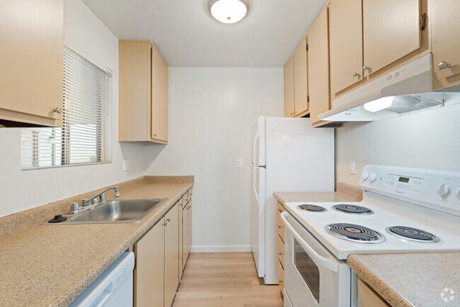 2BR, 1BA, 740SF