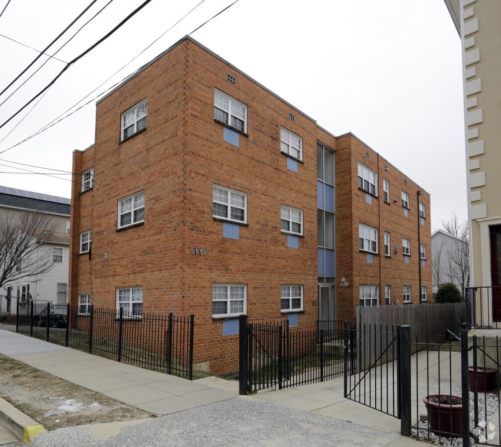 Photo - 5115 Drake Pl SE