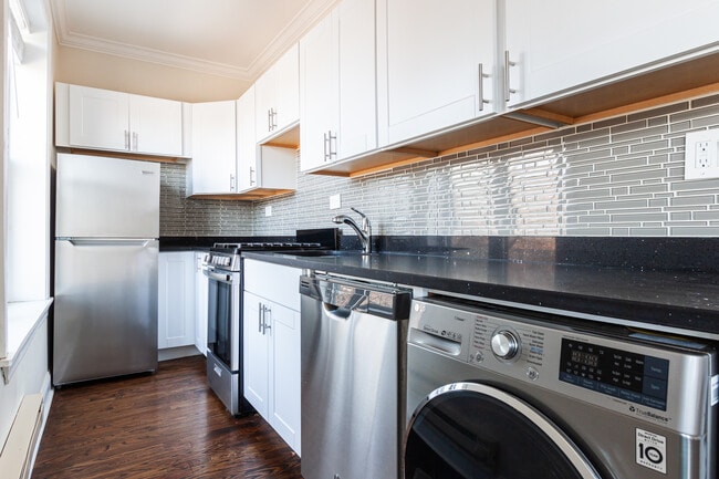 Photo - 923 W Waveland Ave