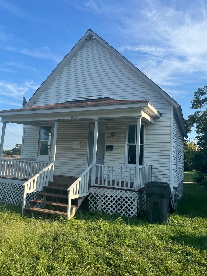 Photo - 917 W King St