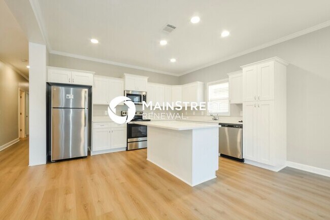 Photo - 4 Bedroom Pet-Friendly Home in Orlando, FL with Main Street Renewal