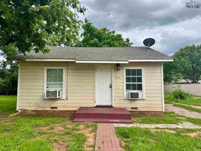 Photo - 905 Carolina St House