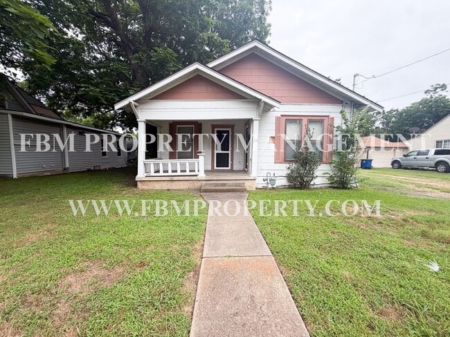 Building Photo - 205 W Gilmer St
