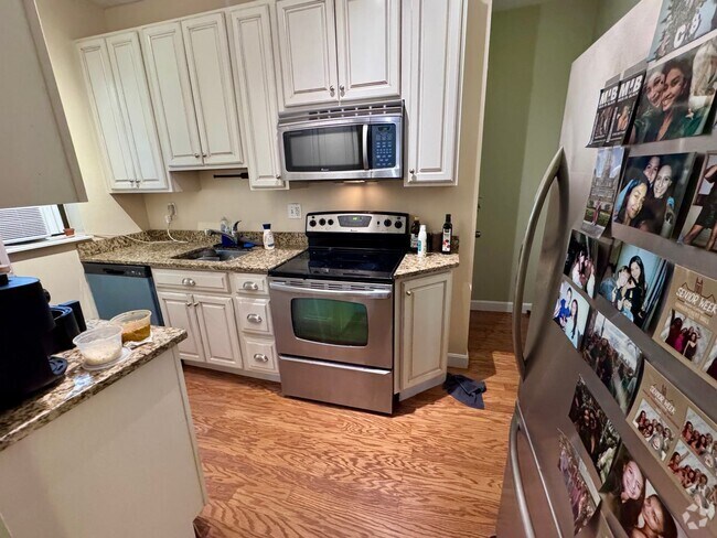 Building Photo - Updated Brighton 2 bedroom with granite co... Rental