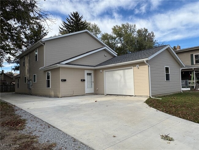 Building Photo - 430 2nd Dr NE