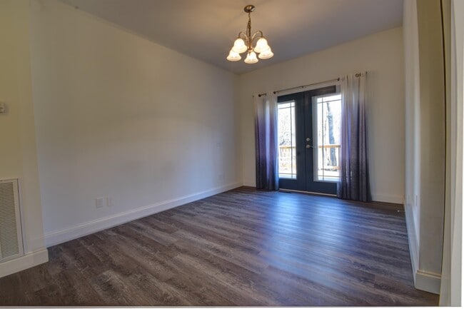 Photo - 221 Dublin Ln