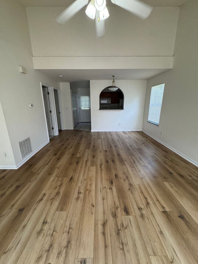 Photo - 1591-1593 N Doulton Dr Unit 1591