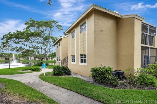 Building Photo - 660 Cypress Club Way Unit D11