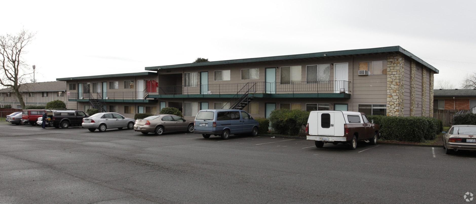 Lone Pine - Lone Pine Apartments