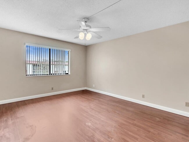 Photo - 16252 Laurel Dr Unit 201
