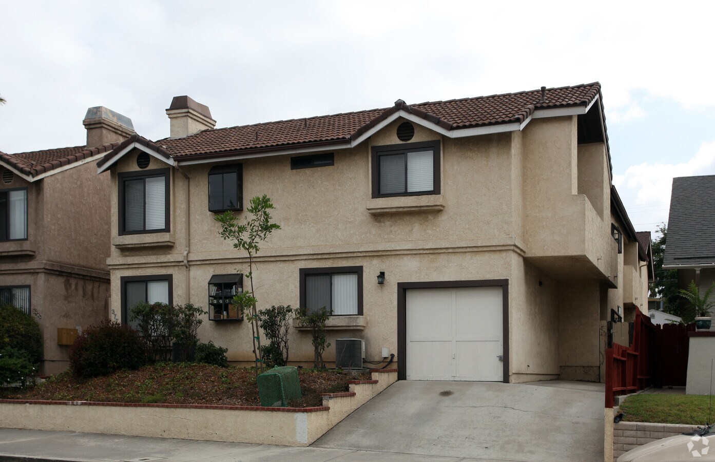 Photo - 3775 Herbert St