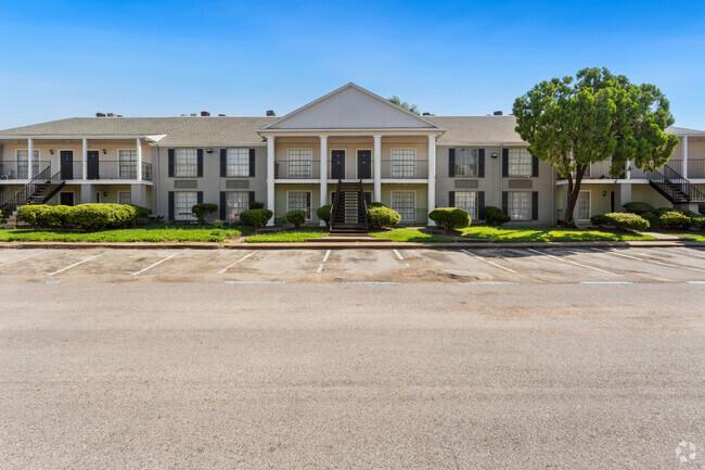 Building Photo - Town Park Apartments