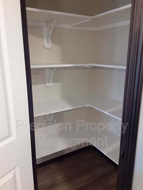 Photo - 591 225th St