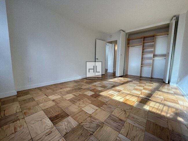 Building Photo - EAST 36 STREET Unit LOBD0A0