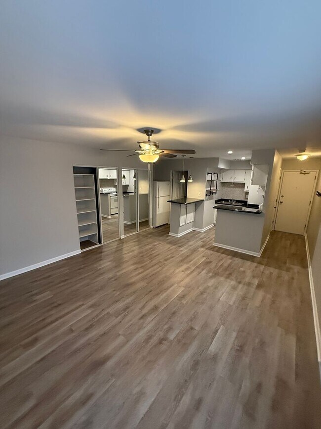 Photo - 744 W Gordon Terrace Unidad 204