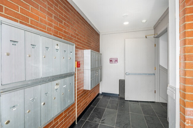 Photo - 2939 Marine Street