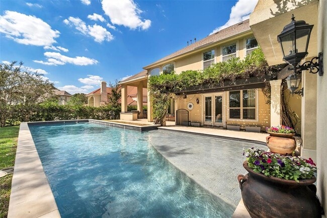 Photo - 107 W Black Knight Dr House