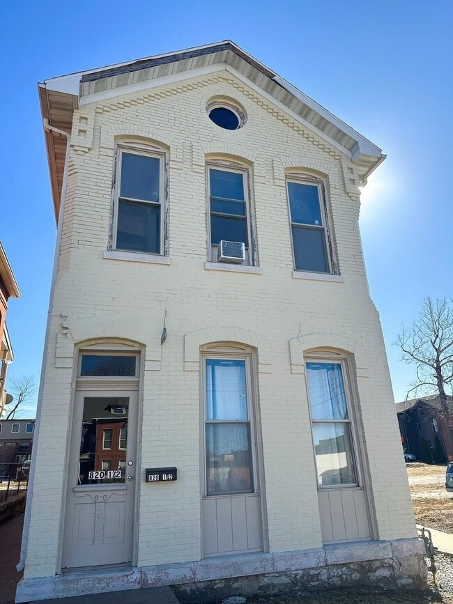 Building Photo - 820 York St Unit 820 York St.