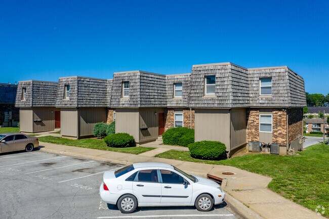 Colonial Gardens/Cherbourg Apartments For Rent in Overland Park, KS