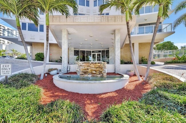 Photo - 3000 Holiday Dr Unit 306