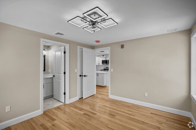 Building Photo - 670 Killingly St Unit Third floor Rental