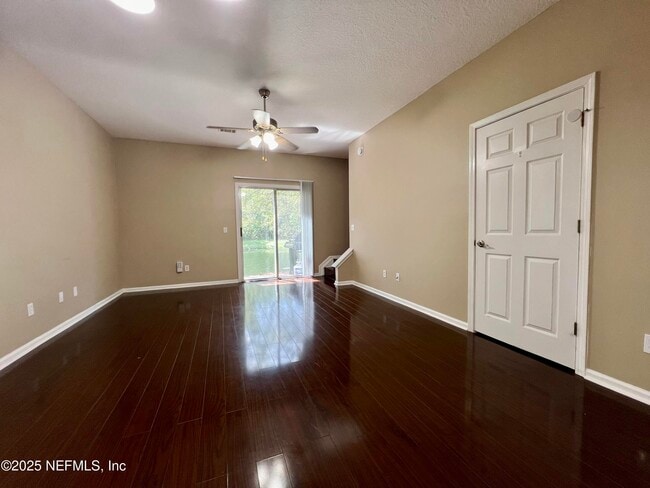Photo - 466 Scrub Jay Dr