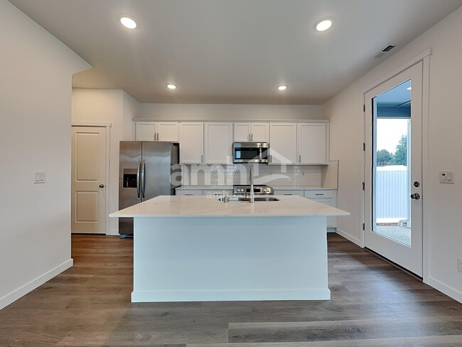 Photo - 5140 Turnstone St SE