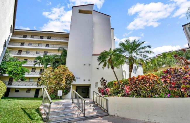 Photo - 2311 S Cypress Bend Dr Unit 117