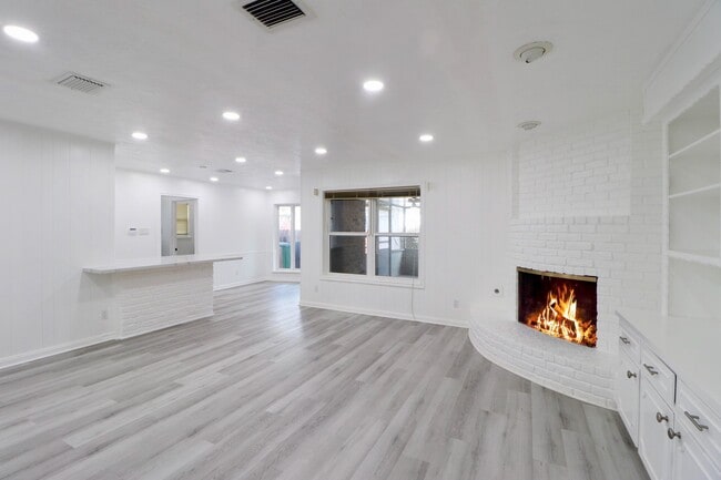 Photo - 9807 Braewick Dr