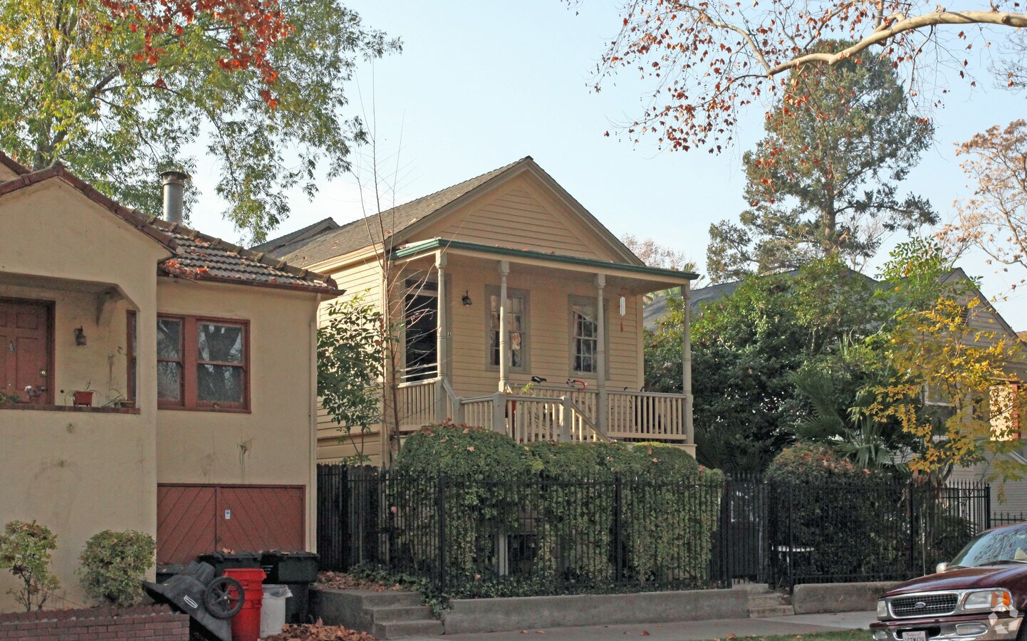 Photo - 324 T St