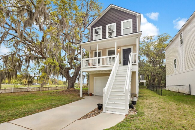 Building Photo - Bright and Airy 3-Bedroom Retreat with Dec... Rental