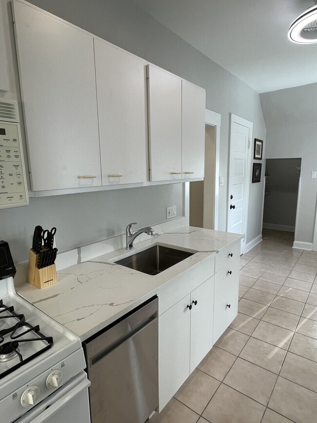 Photo - 433 Wisconsin Ave Unit 3