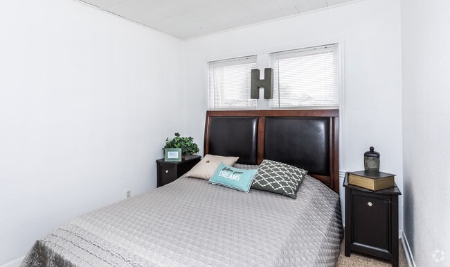 2BR, 1BA - 619SF "The Highland" Bedroom
