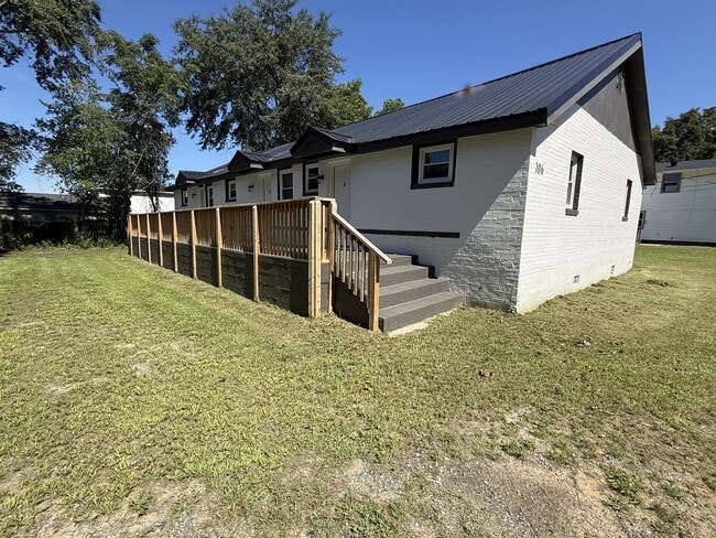 Photo - 108 Molette St Unit B