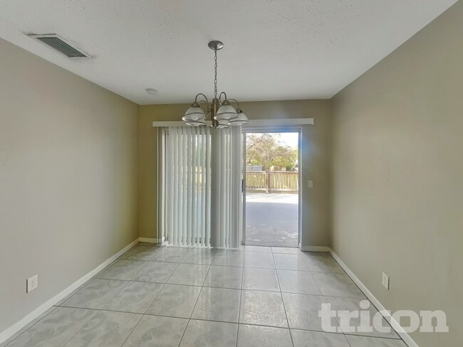 Photo - 1305 E Oakwood St