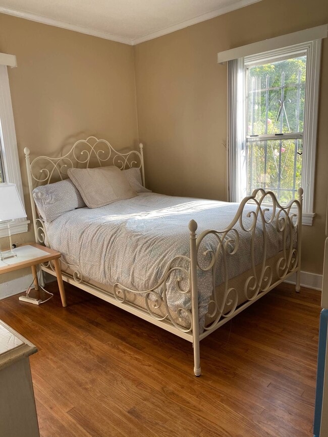 Photo - 736 N Poinsettia Pl