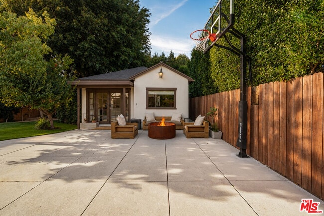 Photo - 6537 Moore Dr
