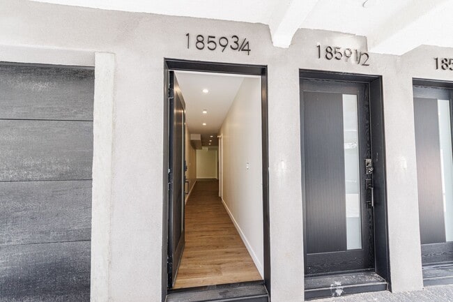 Building Photo - Fresh, Modern 2BR/3BA Townhome – 704 Sq Ft Unit 1859 3/4